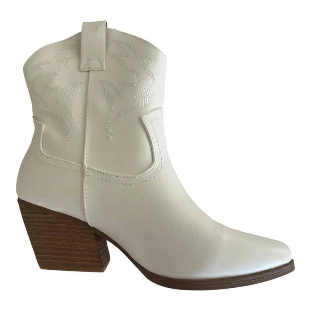 White Soda Blazing Western Ankle Boots with Pointed Toe and Stacked Heel Size 8 - Picture 7 of 7